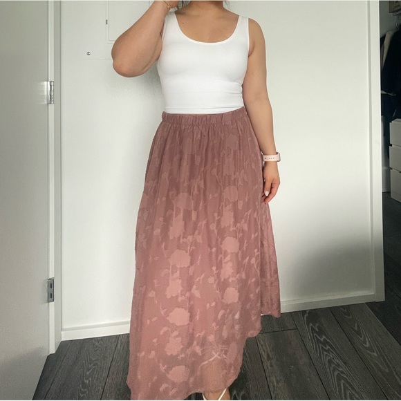 Pink flowy skirt - Picture 3 of 9